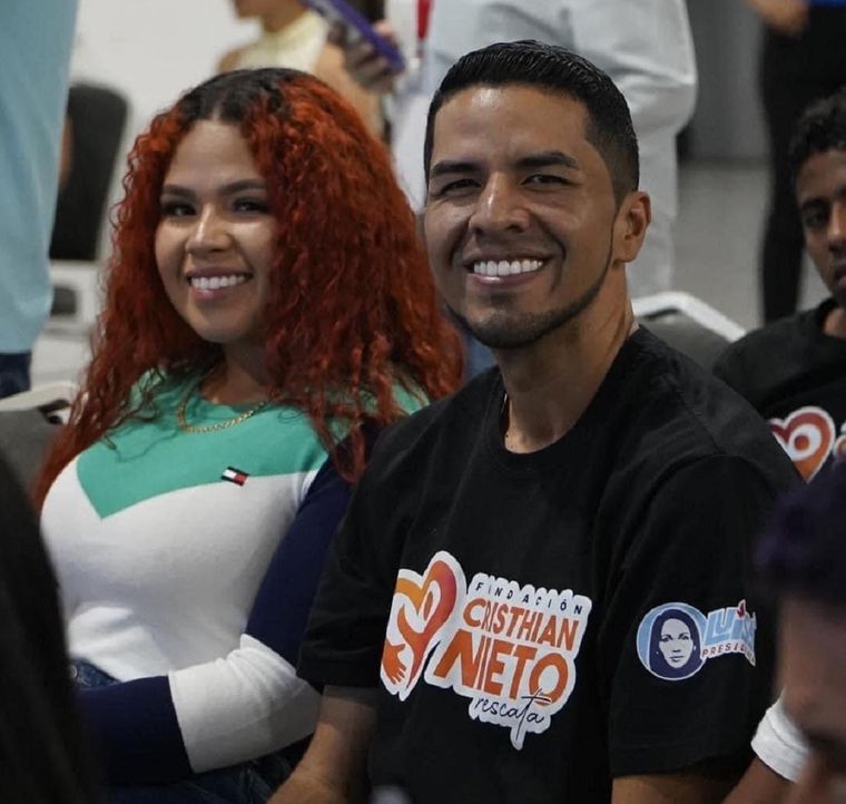 El influencer Cristhian Nieto y su esposa Nicole Burgos Foto: Redes sociales