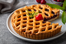 Explosión frutal irresistible: receta de tarta de cerezas perfecta para el verano.