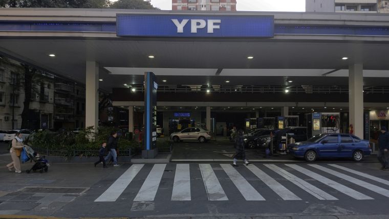YPF barrio de Belgrano en CABA (4)