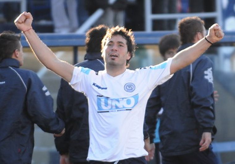 El Azul trabajó mucho, pero permanece en la categoría. Foto: Pachy Reynoso/MDZ