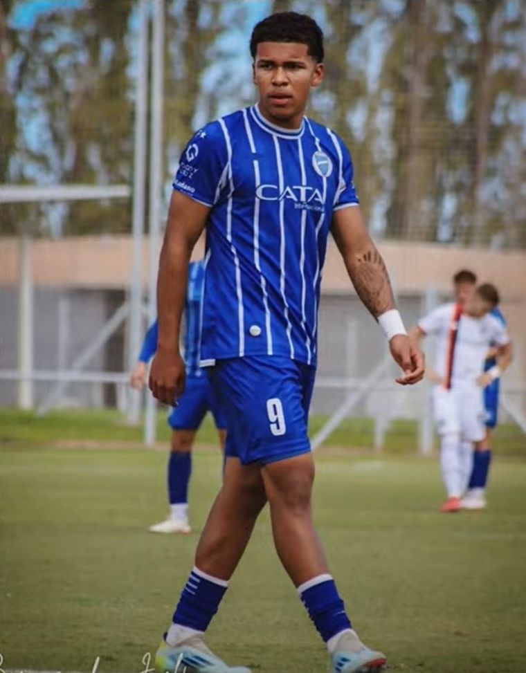 Lebron tiene 17 años y anotó 5 tantos este año para el equipo de Reserva de Godoy Cruz Antonio Tomba. Lebron tiene 17 años y anotó 5 tantos este año para el equipo de Reserva de Godoy Cruz Antonio Tomba.