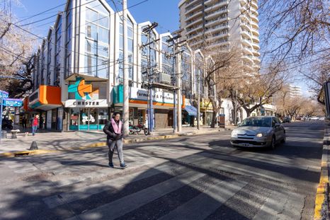 La remodelación integral de calle Yrigoyen comenzará con cortes totales en sectores estratégicos y demandará varios meses de trabajo. La remodelación integral de calle Yrigoyen comenzará con cortes totales en sectores estratégicos y demandará varios meses de trabajo.