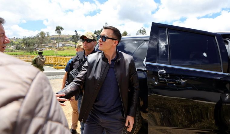 El presidente de Ecuador, Daniel Noboa, tras un ataque al convoy presidencial. Foto Dpa