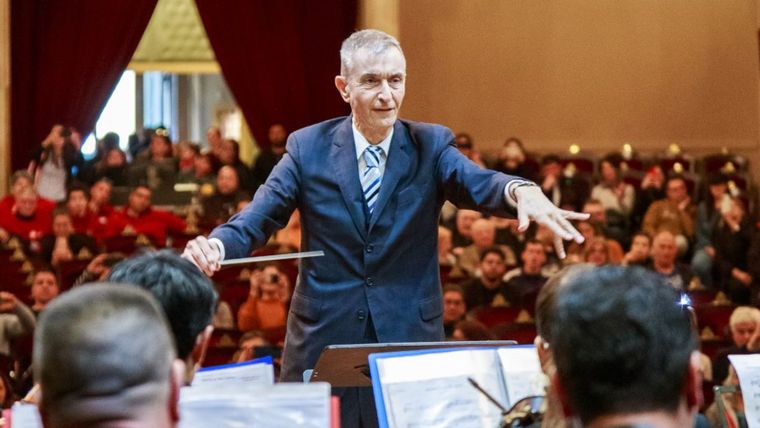 El periodista dirigió a 700 músicos en Rosario. / Cultura Rosario