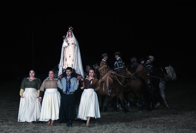 La devoción de los argentinos por la Virgen María también estuvo presente. La devoción de los argentinos por la Virgen María también estuvo presente.