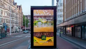 Los insólitos carteles en Ámsterdam tras prohibir la publicidad de carne en la vía pública