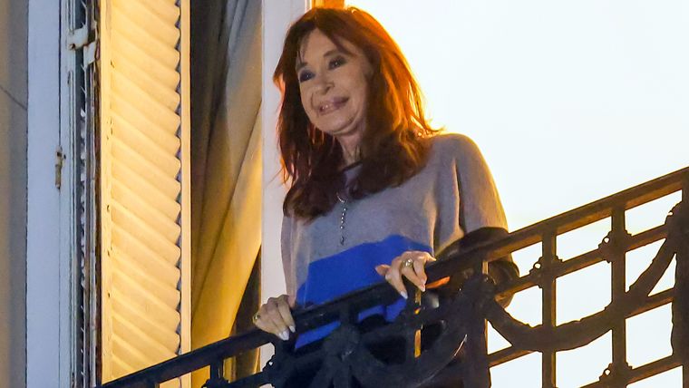 Cristina Kirchner cumple con la prisión domiciliaria en su casa en San José 1111.