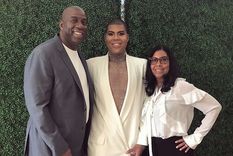 Magic Johnson apoya con orgullo a su hijo.