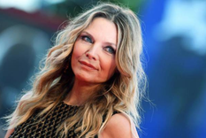 MICHELLE PFEIFFER TUVO UN UNICIO EN HOLLYWOOD DIFÍCIL. CUANDO TENÌA 20 FUE PARTE DE UNA POLÉMICA SECTA.