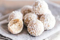 dulce casero: exquisitos bombones de leche condensada y coco