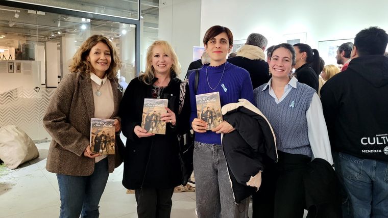 Funcionarias comunales, también, dijeron presente en el teatro Quintanilla. Funcionarias comunales, también, dijeron presente en el teatro Quintanilla.