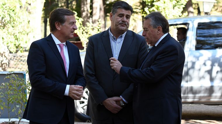 Suarez, Abed y Sergio Marinelli. Foto: ALF PONCE MERCADO / MDZ