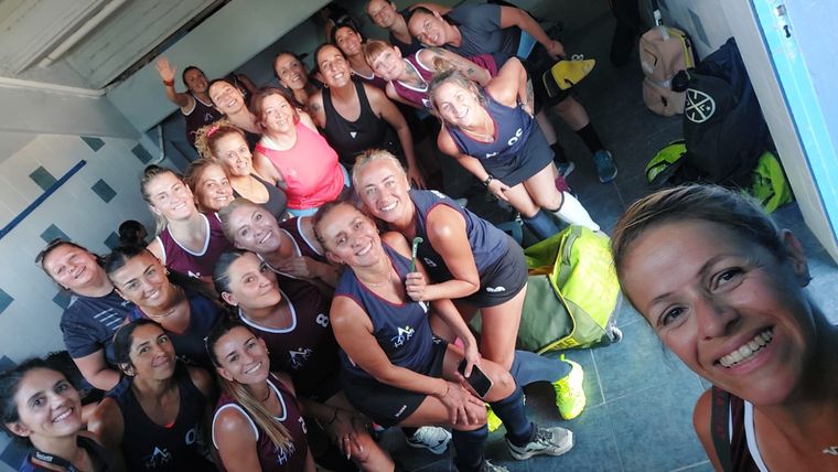 Las mamis juegan, compiten y se divierten. Las mamis juegan, compiten y se divierten.