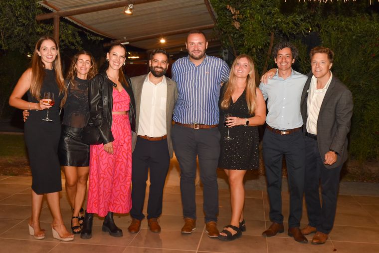 Andrea Constán, Leticia Saitta, Nadia Ro, Andrés Framarini, Ramiro Fernández, Inés Mosquera, Martín Rodríguez y Martín Duci. Andrea Constán, Leticia Saitta, Nadia Ro, Andrés Framarini, Ramiro Fernández, Inés Mosquera, Martín Rodríguez y Martín Duci.