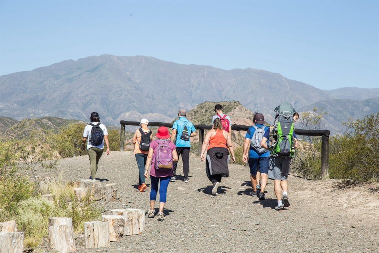 El Tour propone actividades diurnas y nocturnas en la Reserva Natural Divisadero Largo, un área protegida a pocos minutos de la Ciudad.