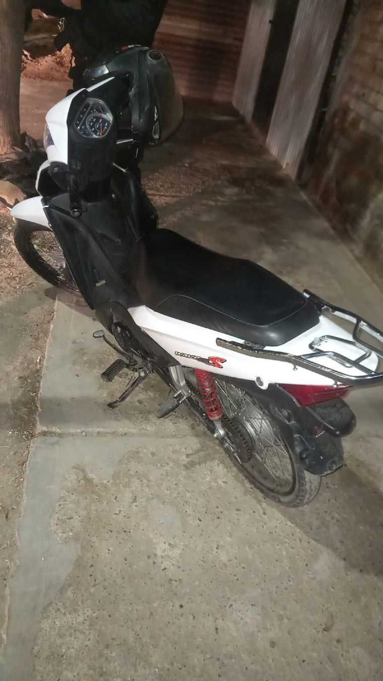 La moto en la que andaba el adolescente Foto: Ministerio de Seguridad