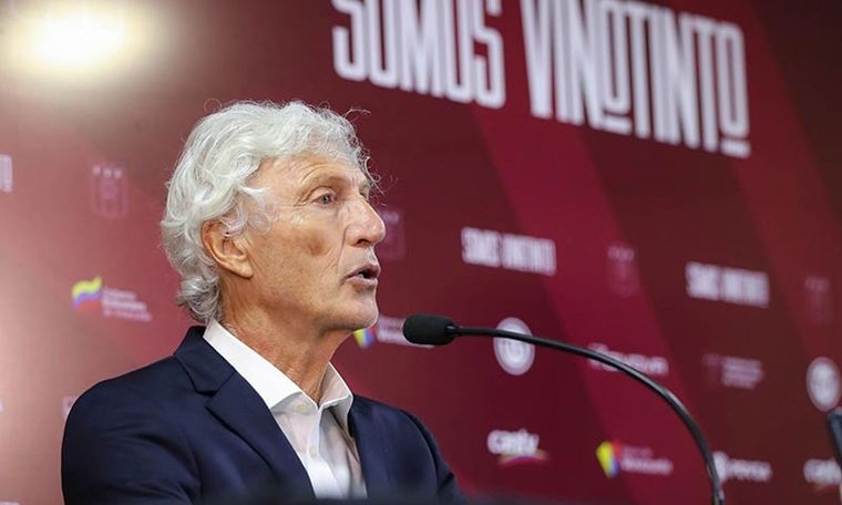El entrenador argentino renunció a su cargo este martes