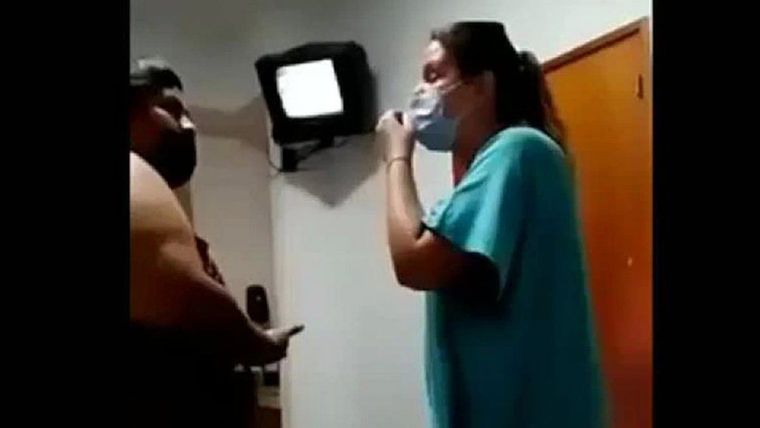 La médica fue atacada a trompadas por la hermana de una paciente