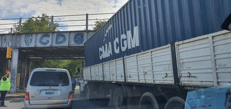 Camión atorado El camión atorado.