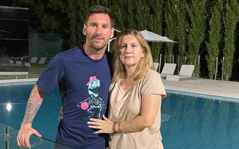 Lionel Messi junto a su madre, Celia.