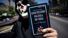 Una de las principales demandas de los chilenos durante las protestas fue el cambio de la actual Constitución, ampliamente criticada por haber sido creada en 1980 durante el régimen militar de Augusto Pinochet. Foto: GETTY IMAGES