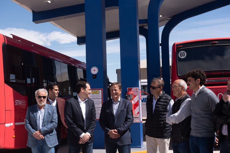 Funcionarios del Gobierno de Mendoza en la nueva estación de GNC Foto: Gobierno de Mendoza