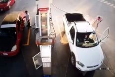 video: usa el celular en una estacion de servicio y provoca un incendio