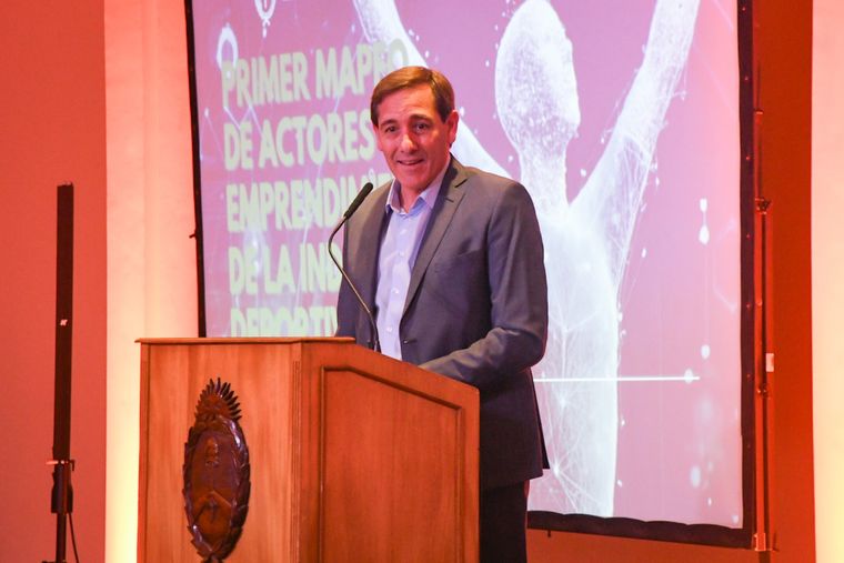 El Gobierno echó a Julio Garro, que había pedido que Messi se disculpara por las canciones contra Francia Foto: MDZ archivo