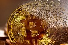 el bitcoin se desplomo tras el anuncio de tesla: casi 20% en pocas horas