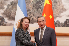 La canciller Diana Mondino estuvo a fines de abril en Beijing buscando destrabar la continuidad del swap, en medio de dardos del Gobierno libertario al régimen chino. Foto: Cancillería