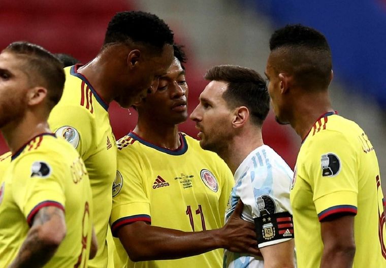 Yerry Mina y Messi durante la semi de la Copa América. Foto: TyC Sports