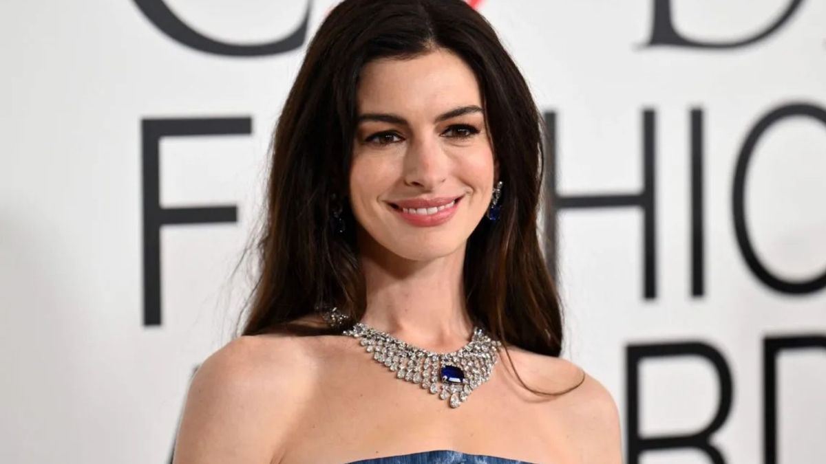 Anne Hathaway brilló con un impactante vestido: quién lo diseñó y dónde lo lució