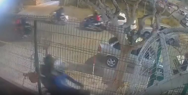 Motos en las casas de Maipú.