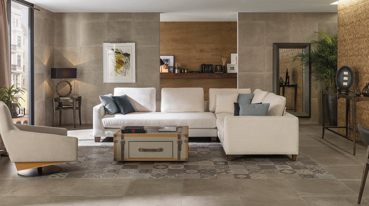 El estilo de la Toscana permite ambientar un simple hogar en un refugio italiano de ensueño. Foto: Twitter @porcelanosa_en