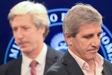 MDZol | Luis Caputo y Santiago Bausili anunciaron el traspaso de la deuda del Central al Tesoro Nacional. Foto: NA