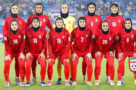 Se cree que cinco miembros de la selección femenina de fútbol de Irán pidieron asilo en Australia. Se cree que cinco miembros de la selección femenina de fútbol de Irán pidieron asilo en Australia.