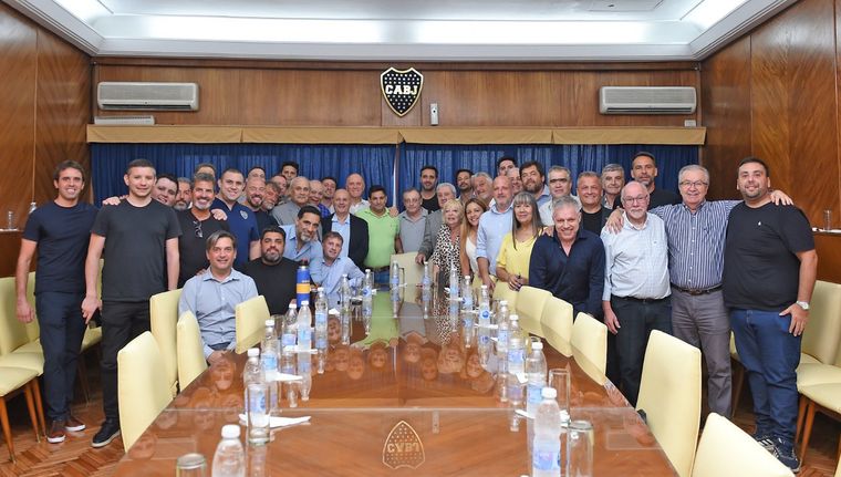 Román cumplió su ciclo como vice y se transformó en el nuevo mandamás de la institución, Foto: Twitter @CristianMoyes