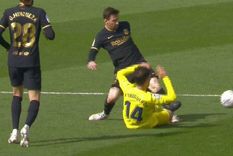 manu trigueros hablo en las redes tras la criminal patada a messi y sus seguidores no se lo perdonaron