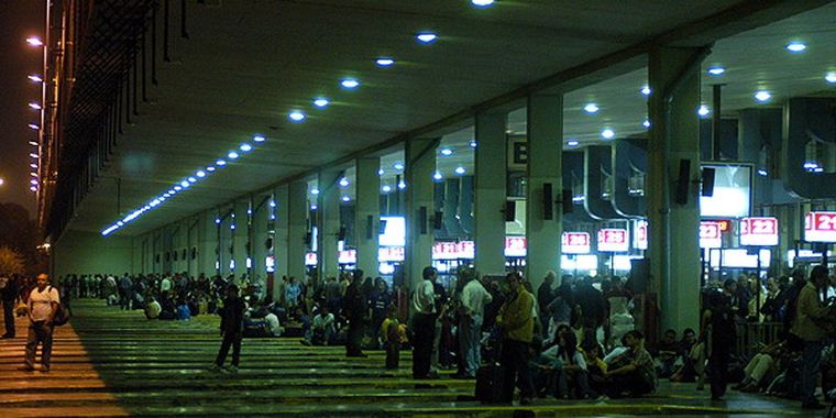 Terminal de Retiro, en Capital Federal, donde lentamente se restablecen los servicios. Foto: NA