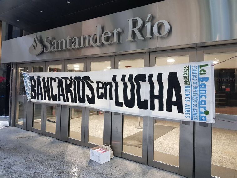 Jueves y viernes habrá paro en el banco Santander y en el BBVA