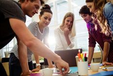 Los jóvenes de 18 a 24 años van a poder cobrar un bono extra de $5.000 a través de Anses Foto: Archivo MDZ