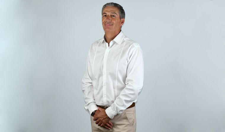 Barcenilla es director del Hospital Lencinas, médico clínico y geriatra. Barcenilla es director del Hospital Lencinas, médico clínico y geriatra.