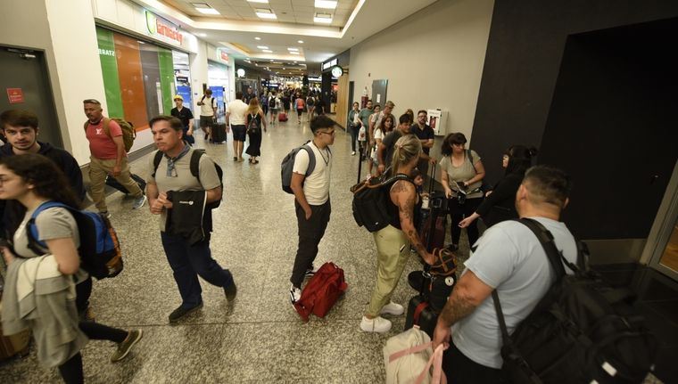 Aeroparque Jorge Newbery turistas vuelos (15).JPG