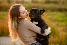 La Luna en Cáncer despierta un instinto protector único hacia los animales, según revela el&nbsp;horóscopo