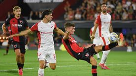Independiente enfrenta a Newells en el Libertadores de América.