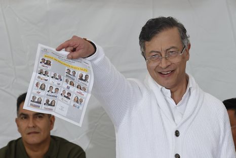 gustavo petro mostro su voto en las elecciones de colombia: por que no es ilegal gustavo petro mostro su voto en las elecciones de colombia: por que no es ilegal