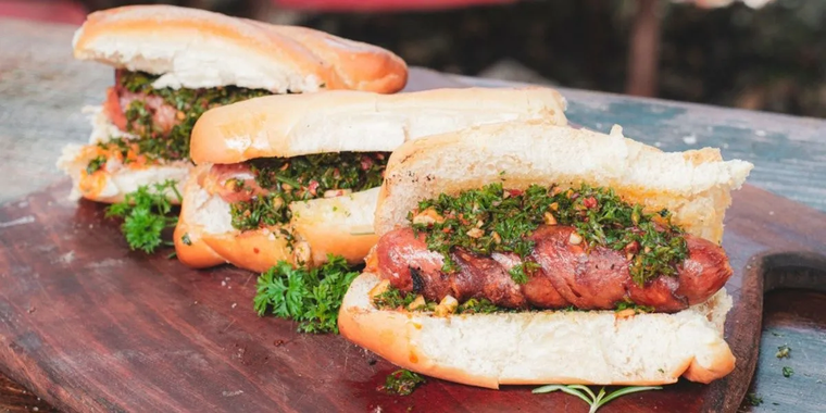 Receta de choripán con pan crujiente y chorizo jugoso.