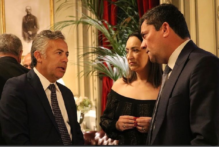 Cornejo junto al exjuez Moro y su esposa Foto: Gentileza Twitter @alfredocornejo