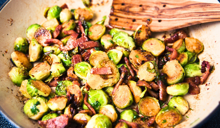 Coles de Bruselas al horno con panceta: el acompañamiento perfecto Foto: Shutterstock