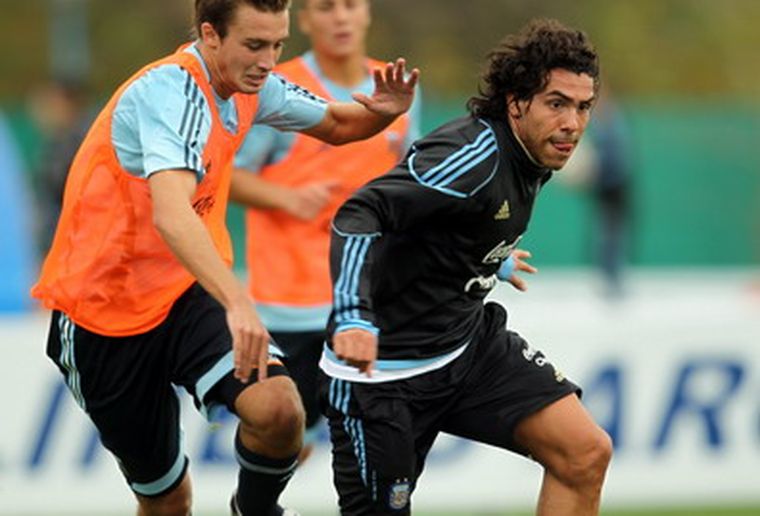 Carlitos busca su lugar. Foto: EFE